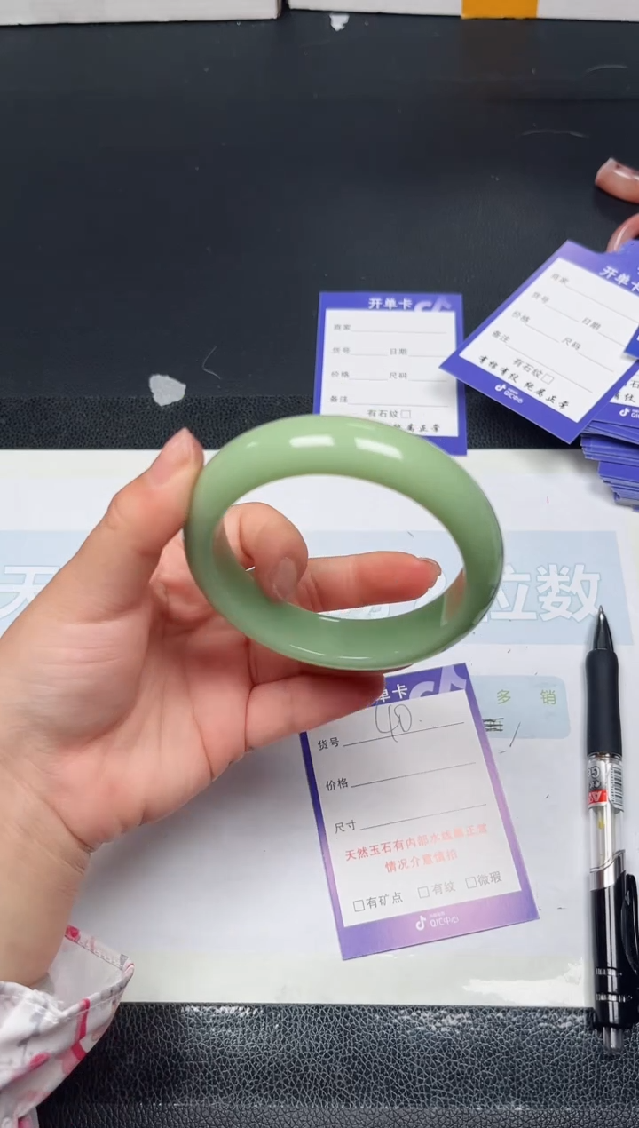 【闪购商品】石英质玉手镯未镶嵌40-58