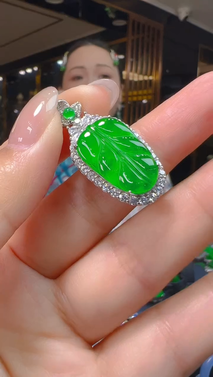 吊坠(赠链)银S925镶嵌翡翠006(多样性发货发其一)