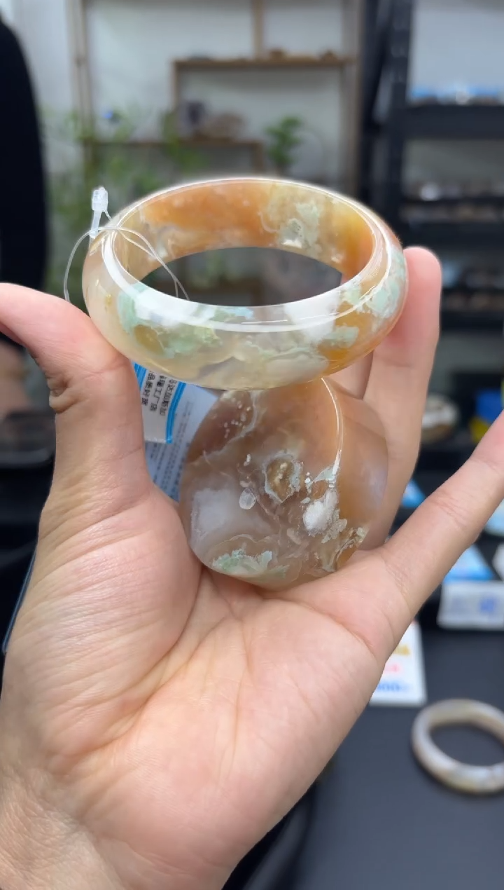 【闪购商品】石英质玉手镯未镶嵌A99 (58圈赠送镯心)