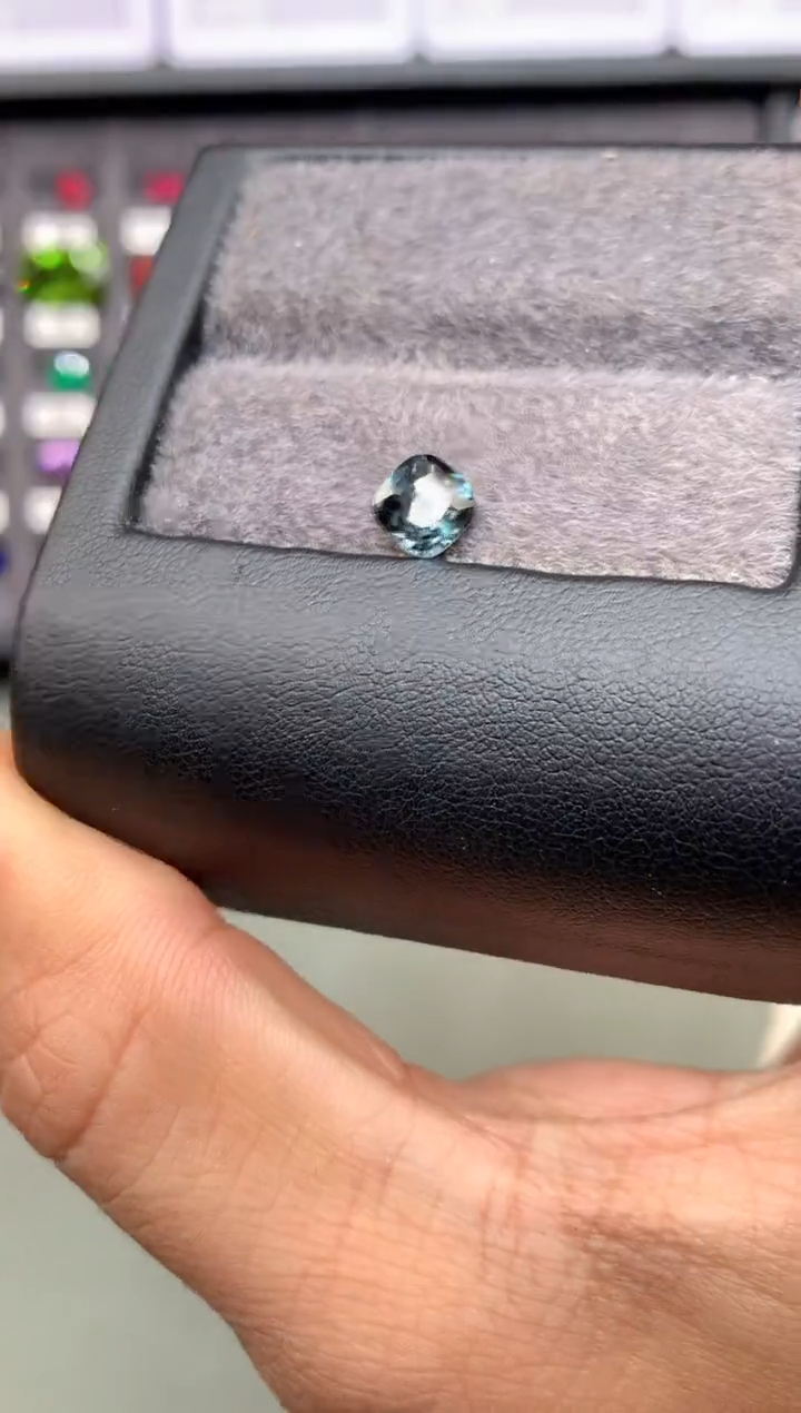 【闪购商品】定制尖晶石裸石未镶嵌枕型 金属灰绿色调尖晶石 0.98ct