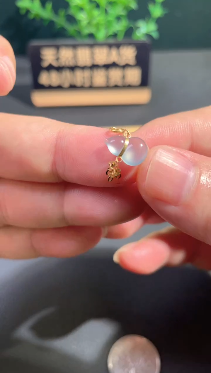 颈饰18K金镶嵌翡翠基地发货