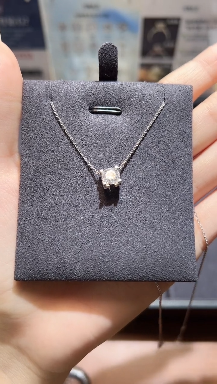 铂Pt950镶嵌颈饰实验室培育钻石牛头项链