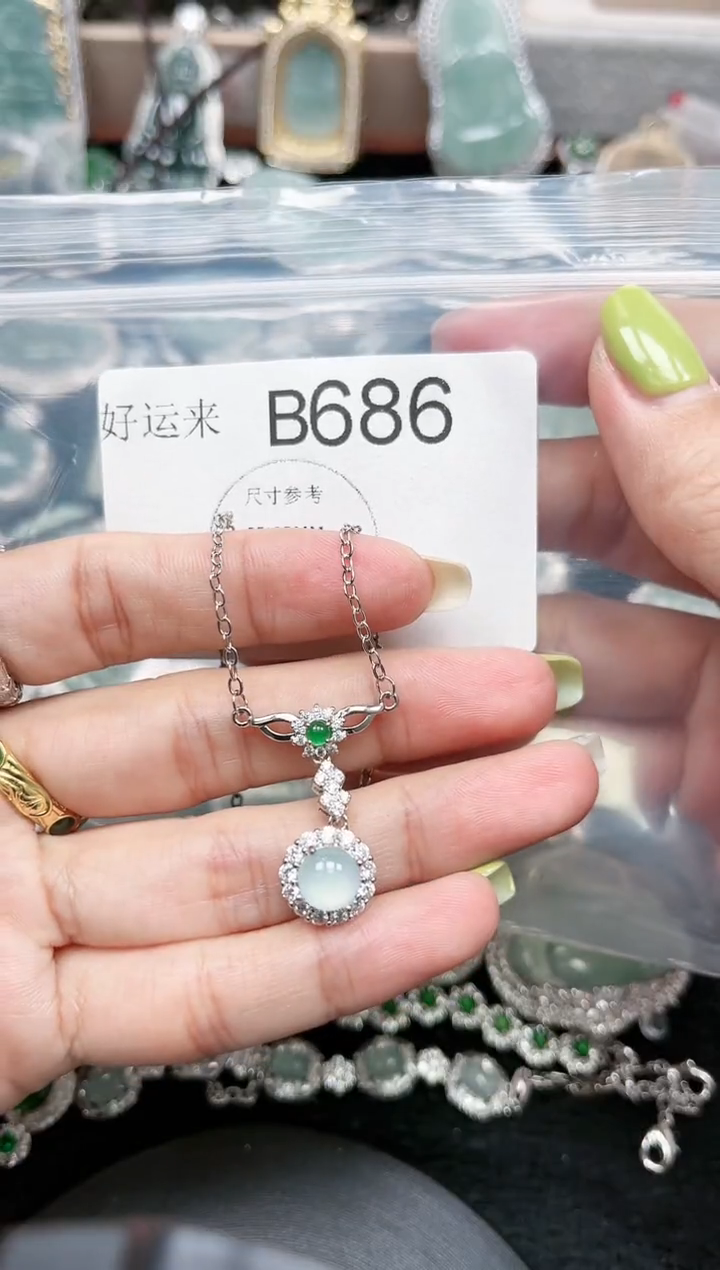 【闪购商品】翡翠颈饰未镶嵌赠皮绳686