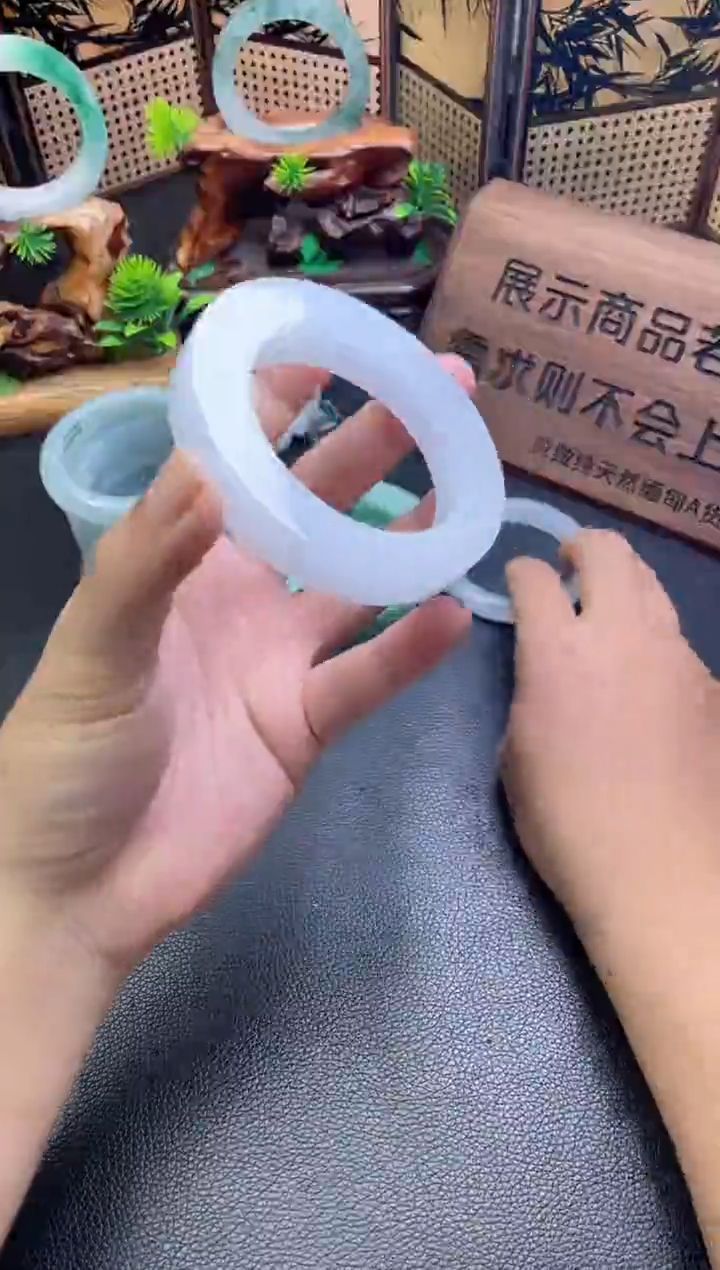 定制翡翠手镯未镶嵌手镯