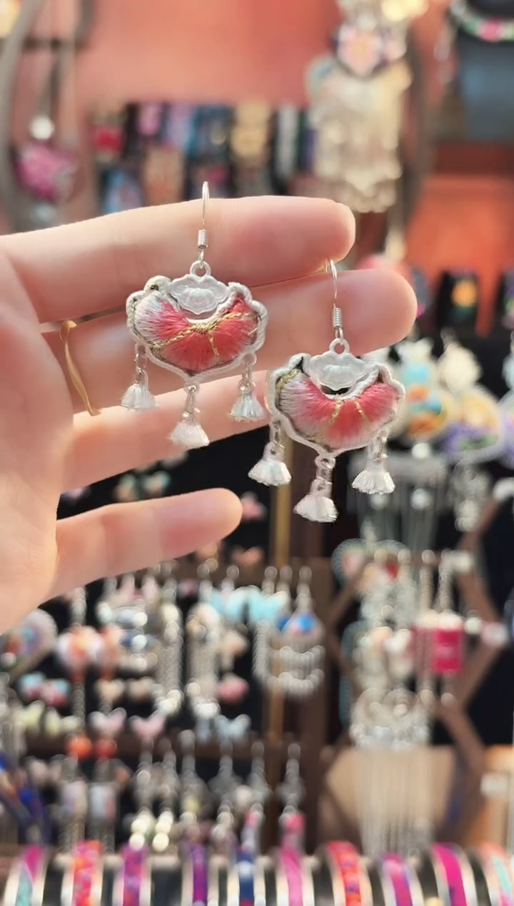 织绣 云织谣民族风精美饰品   100