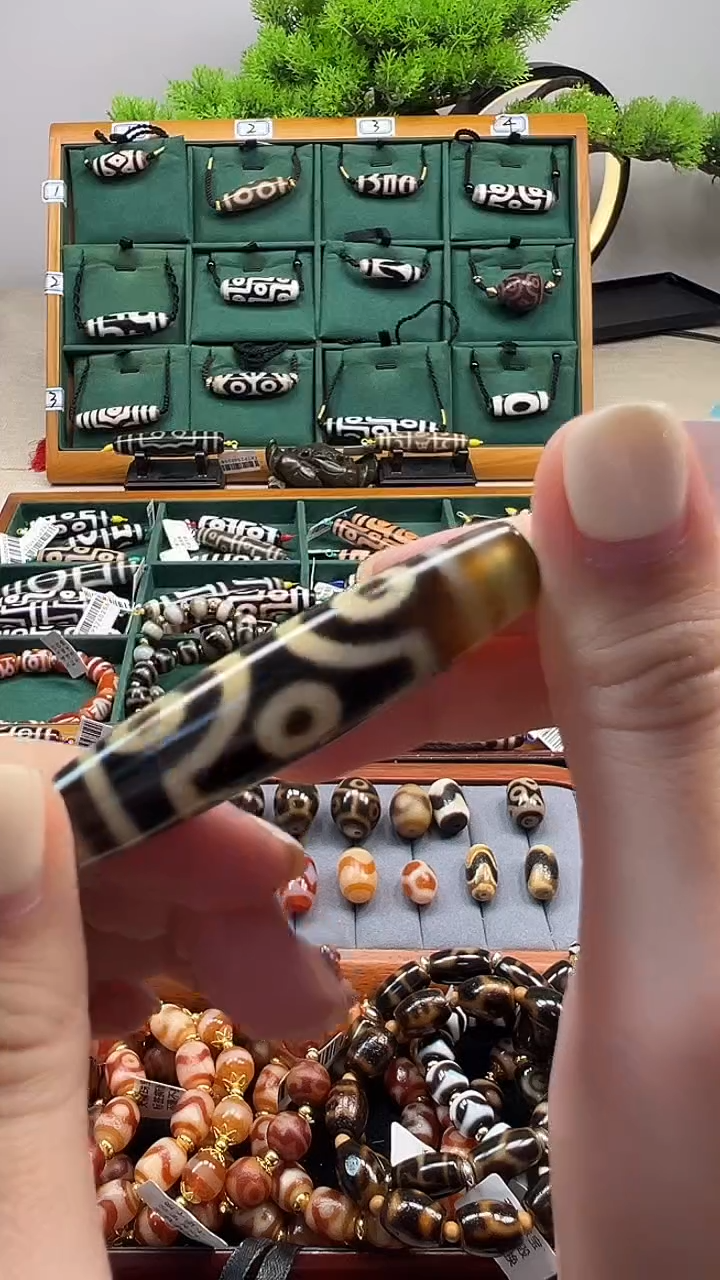 玛瑙/玉髓（覆膜）颈饰未镶嵌33.（微瑕）