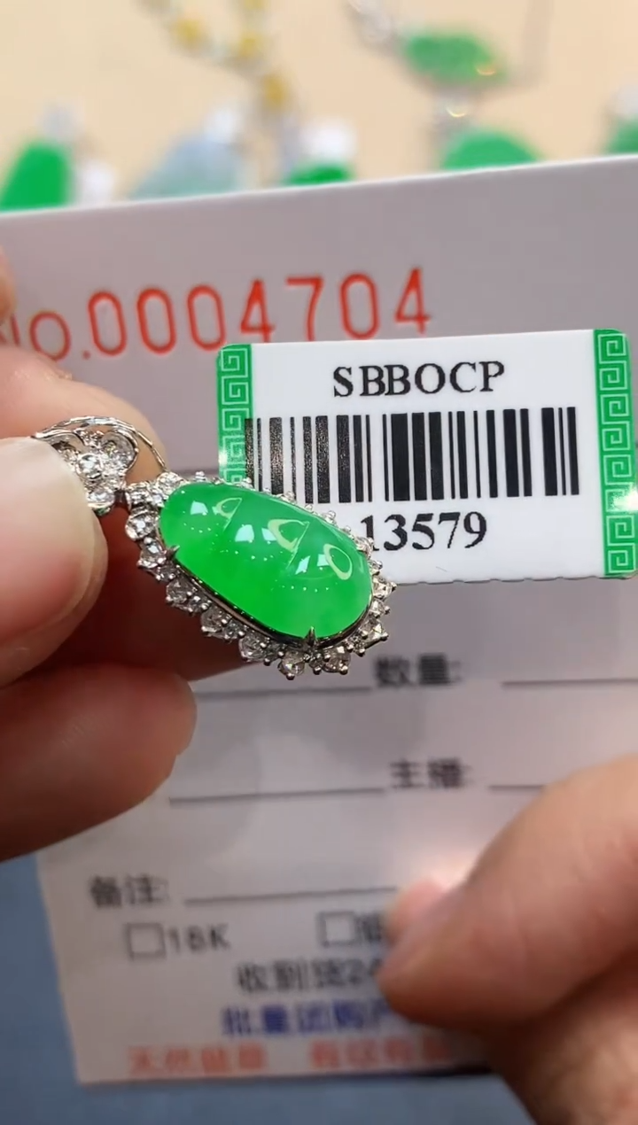 【闪购商品】翡翠吊坠(不含链)18K金镶嵌4704