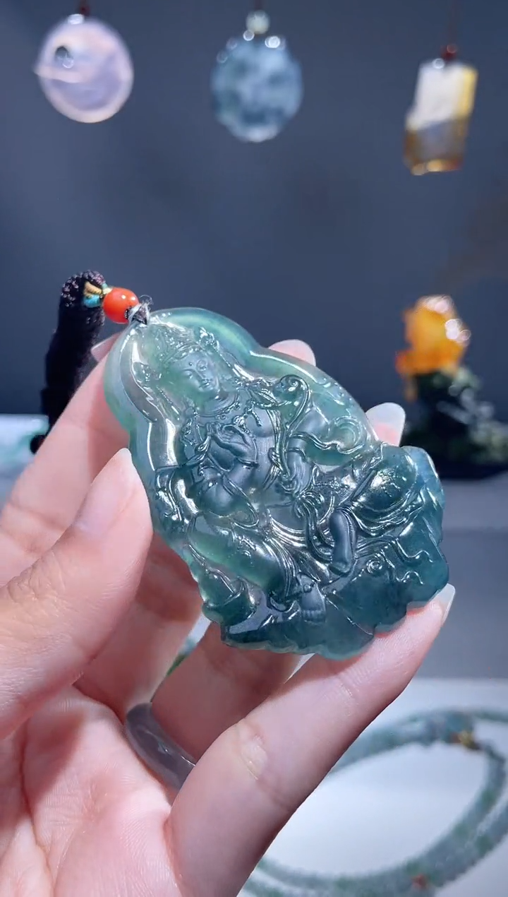 翡翠未镶嵌颈饰观音