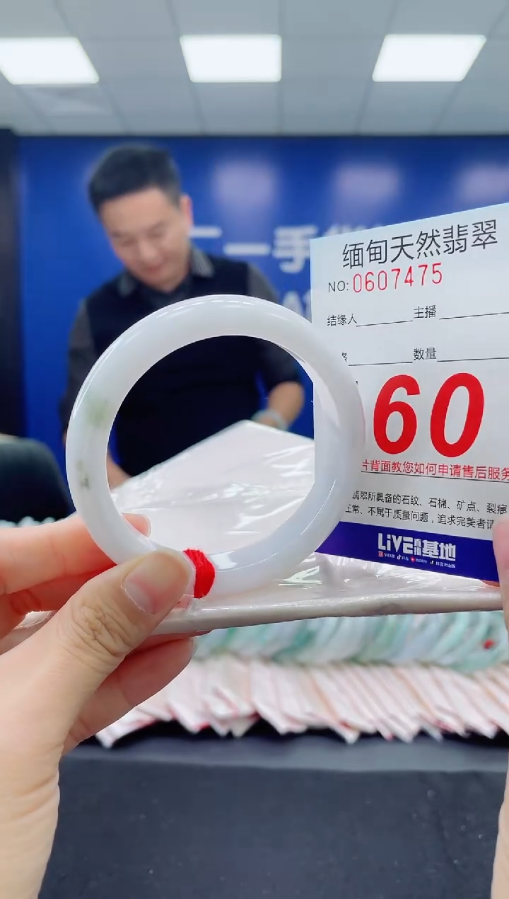 未镶嵌手镯翡翠天然翡翠手镯