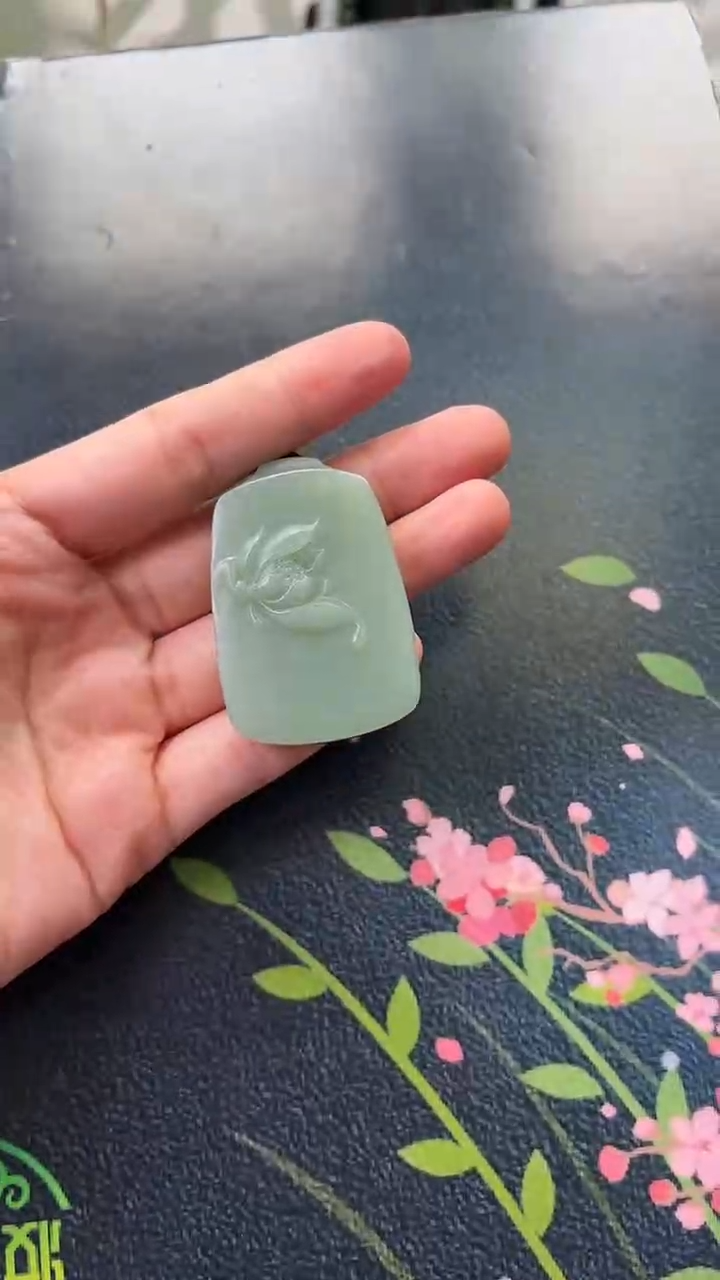 和田玉未镶嵌颈饰吊坠