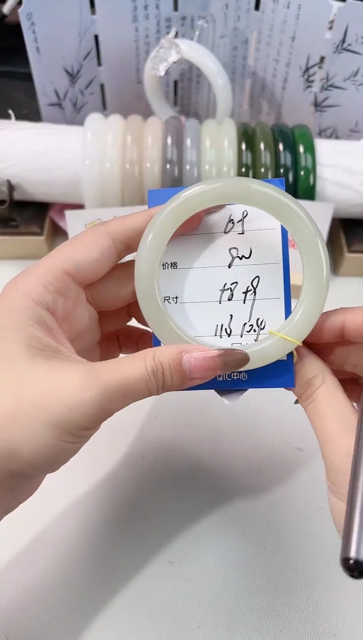 未镶嵌手镯和田玉晴水65