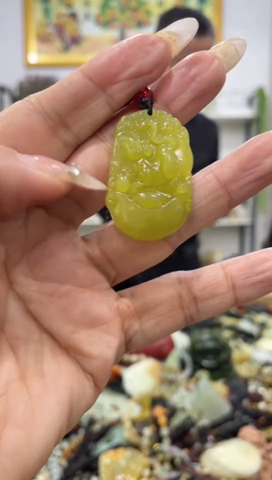 未镶嵌蛇纹石玉吊坠   