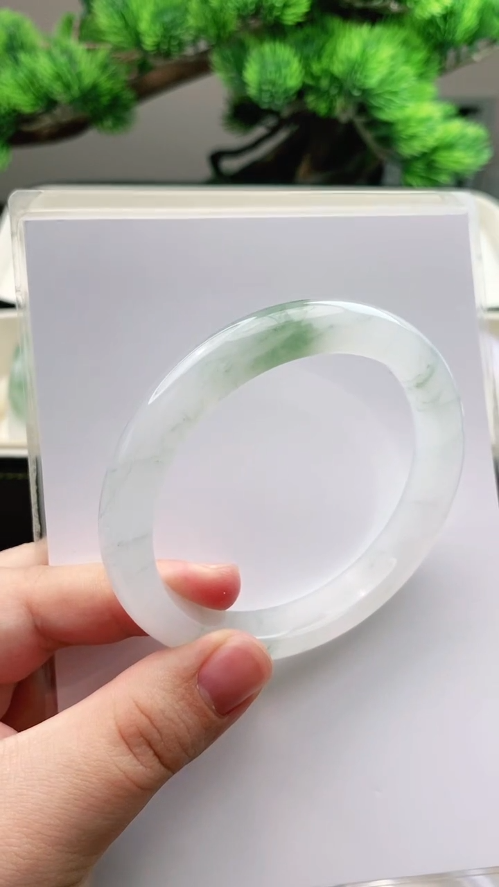 【闪购商品】石英质玉手镯未镶嵌59