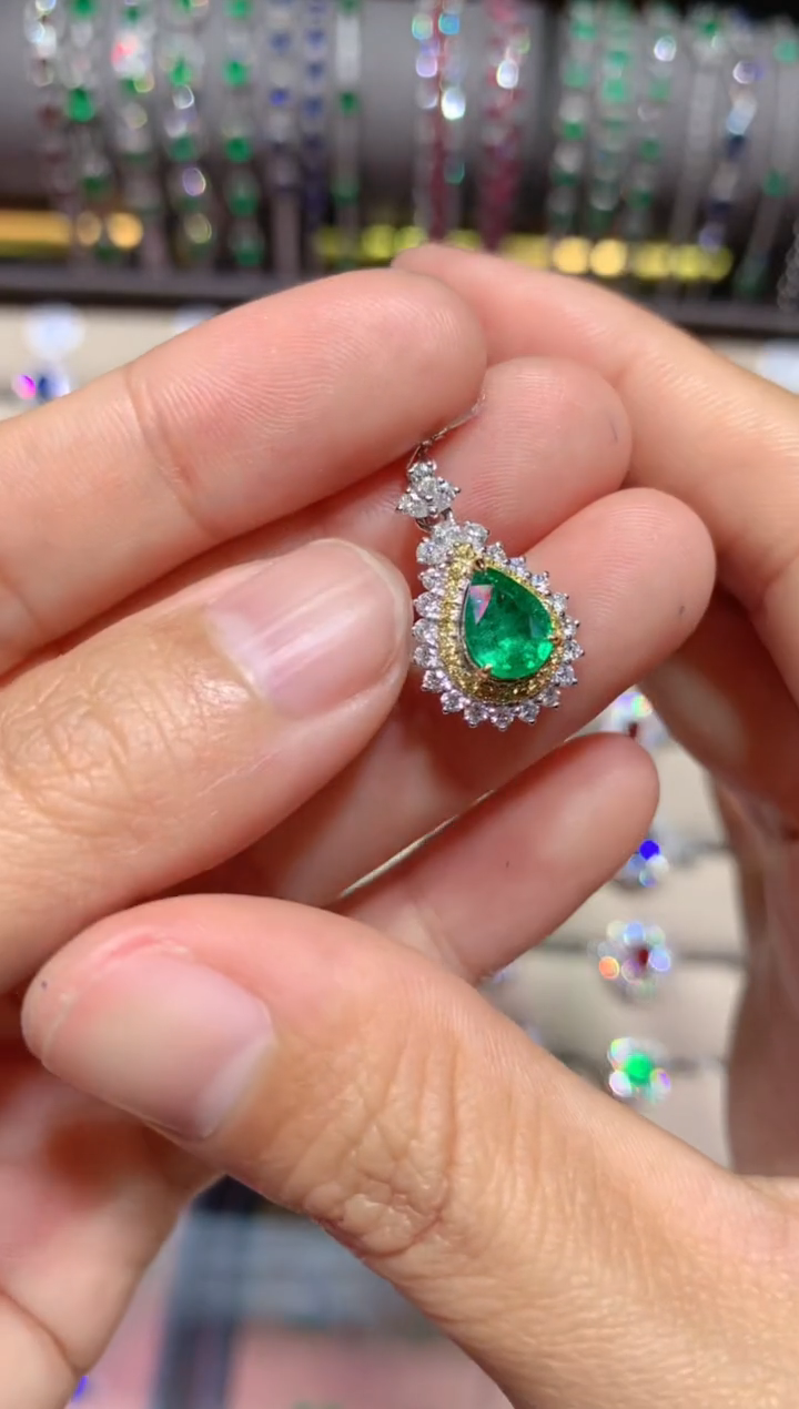 【闪购商品】祖母绿吊坠(不含链)18K金镶嵌0.82CT