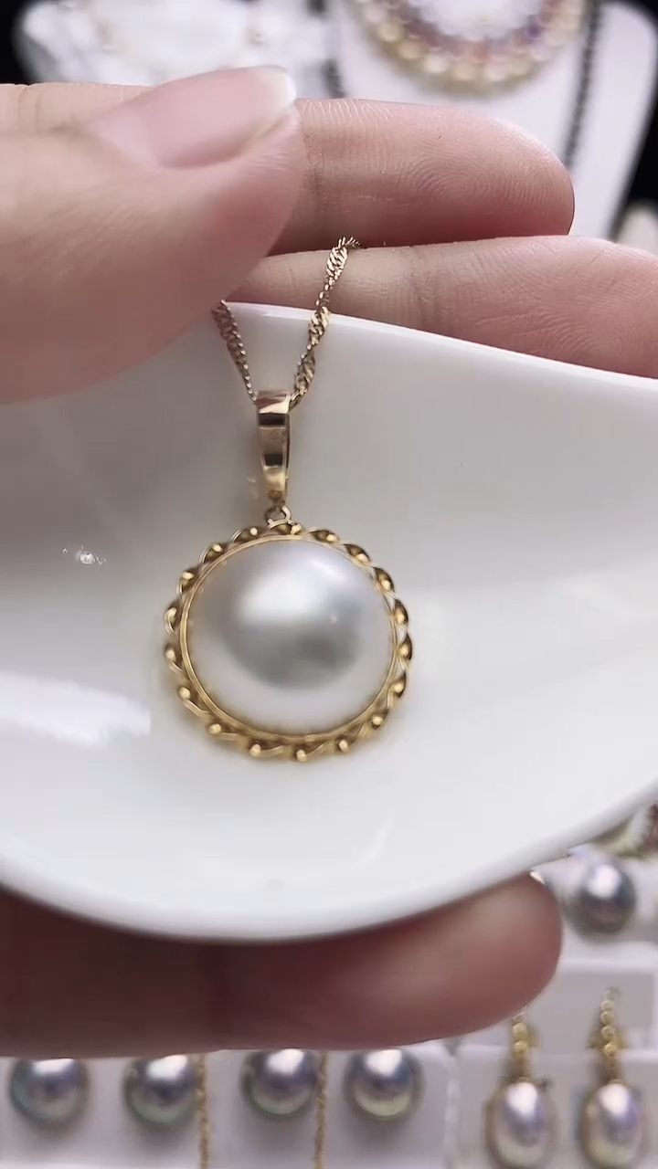 【闪购商品】拼合珍珠（马贝珠）颈饰18K金镶嵌海水马贝吊坠