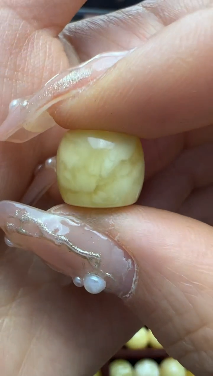 【闪购商品】蜜蜡裸石未镶嵌俄料微瑕12.0*10.5m1.057克