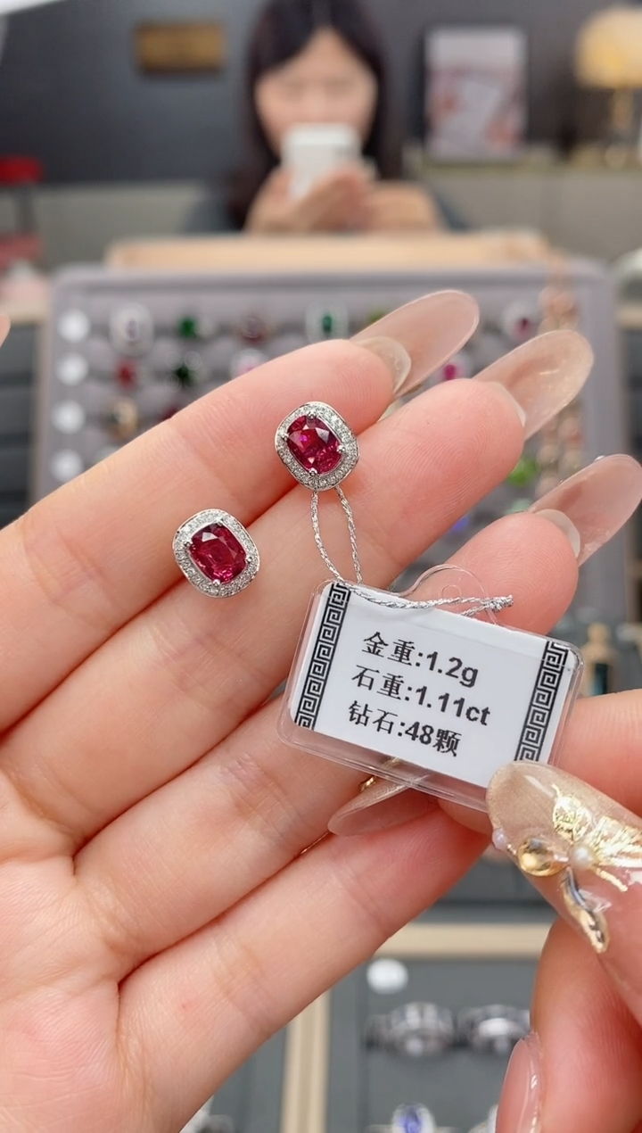 【闪购商品】碧玺耳饰18K金镶嵌1.11配钻