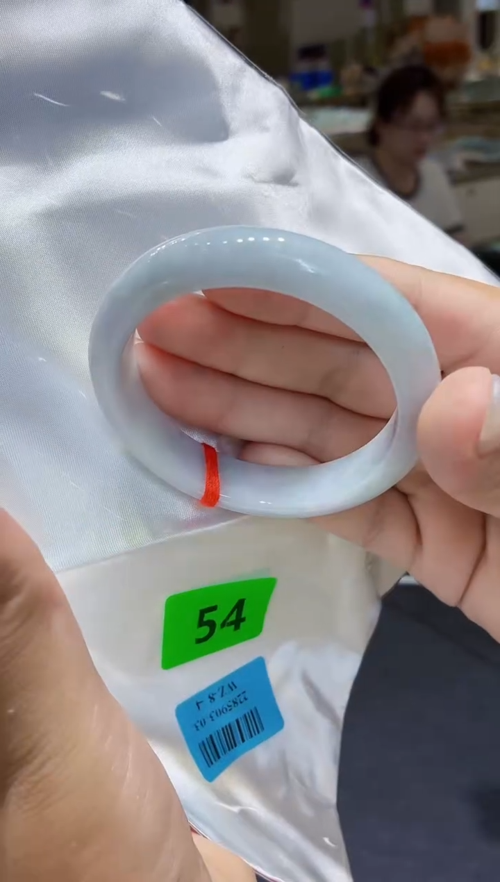 翡翠手镯未镶嵌翡翠手镯