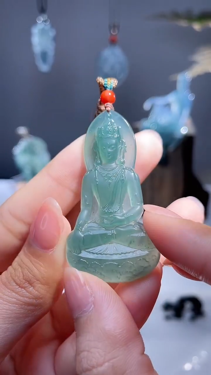 颈饰未镶嵌翡翠观音