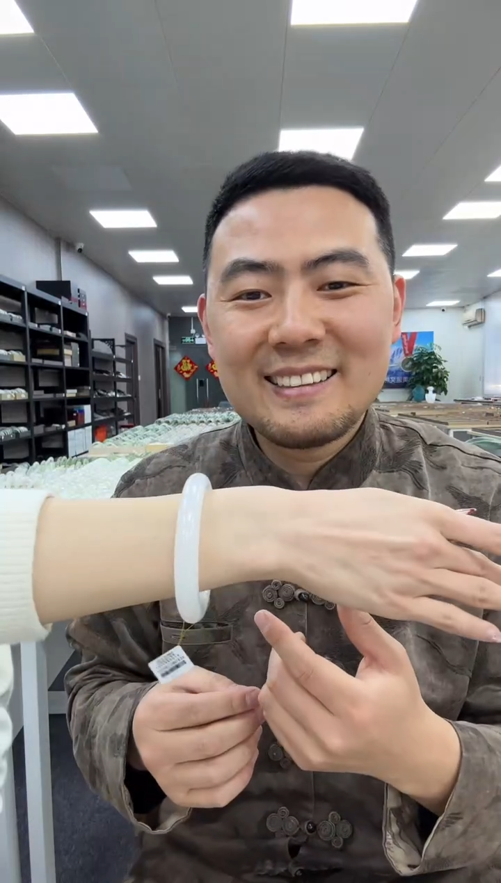 【闪购商品】和田玉手镯未镶嵌58  838