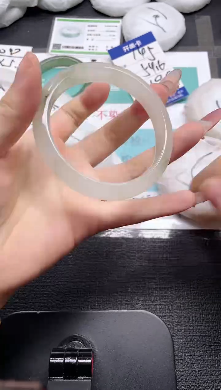 未镶嵌手镯石英质玉146-62