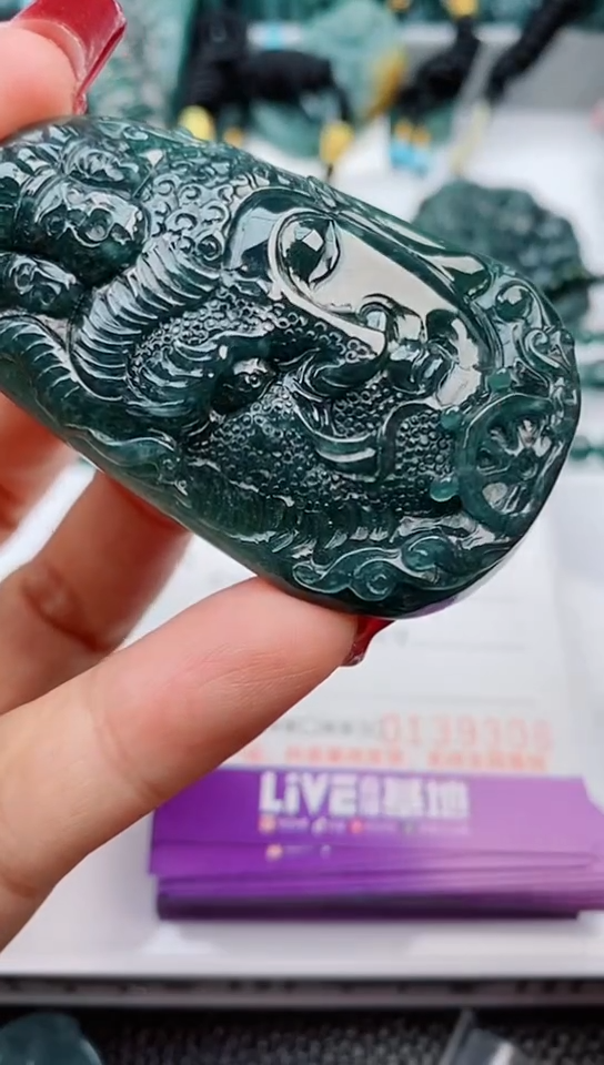 【闪购商品】翡翠颈饰未镶嵌           