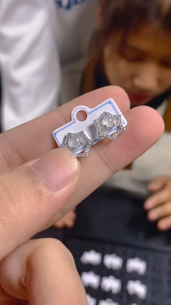 【闪购商品】翡翠耳饰未镶嵌1018156281/多样性发一