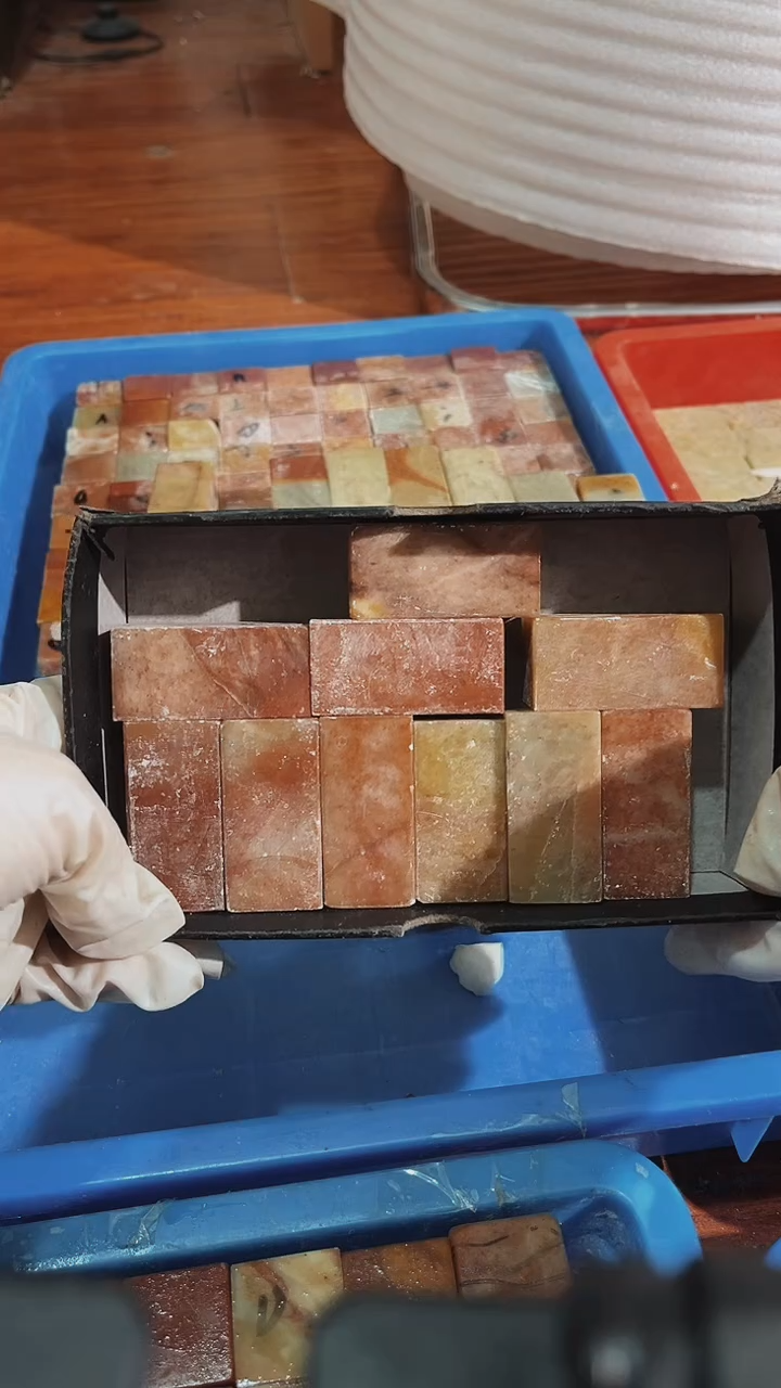 老挝石天****是瑕疵不规则章