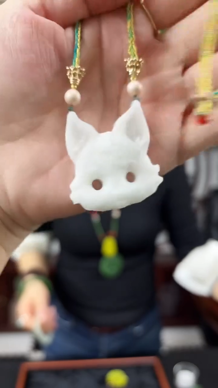 未镶嵌岫玉颈饰猫猫