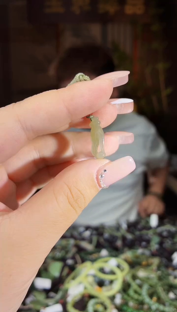 和田玉未镶嵌颈饰拍一发一