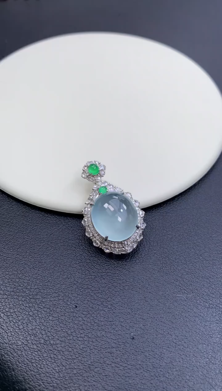 颈饰18K金镶嵌翡翠48小时鉴赏期 退货不扣服务费