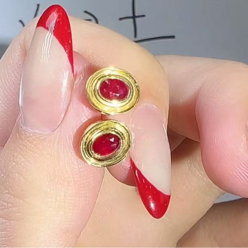 【北野珠宝】H L-18k金天然红宝石耳钉B01H-281