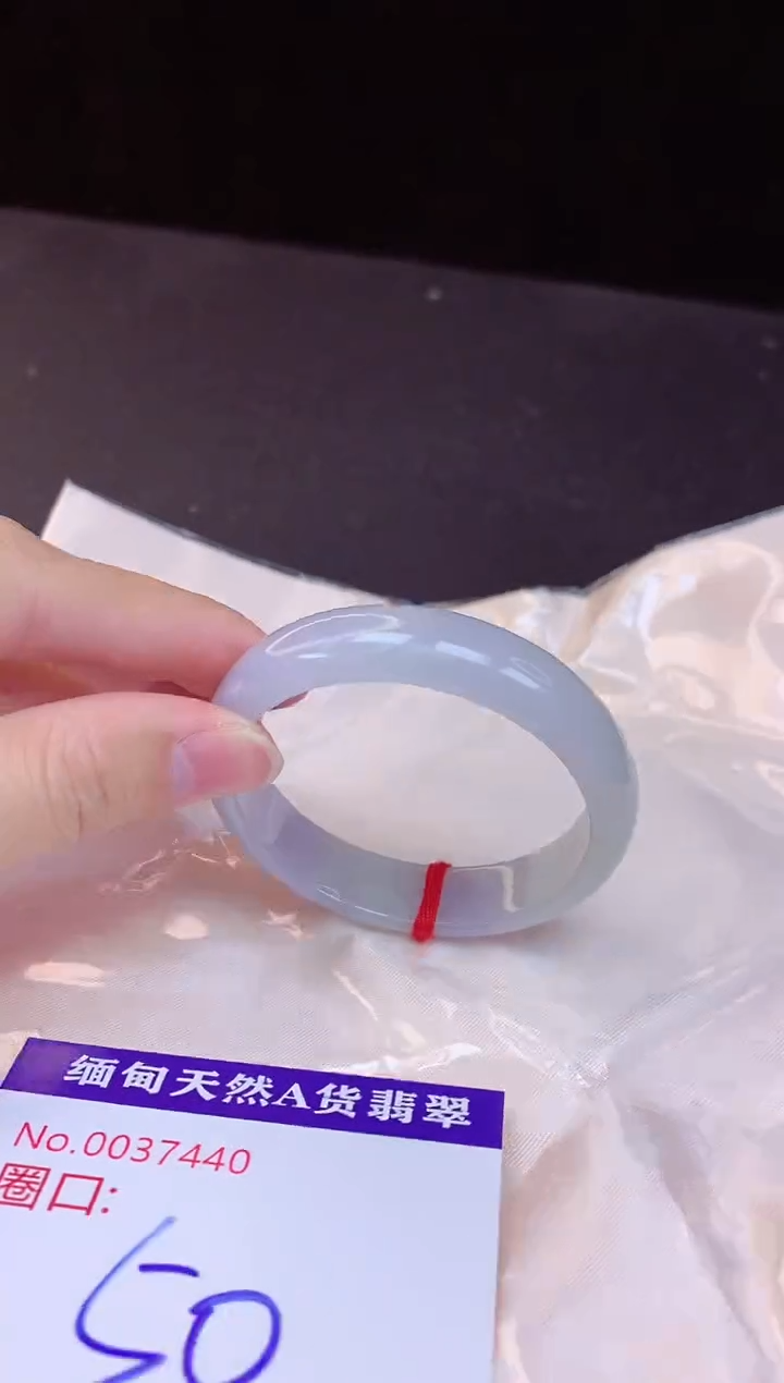 【闪购商品】翡翠手镯未镶嵌50+             
