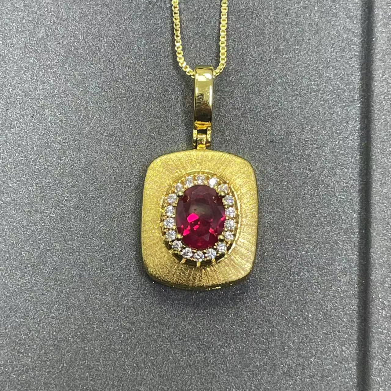 宝阁甄选黄红方吊坠168