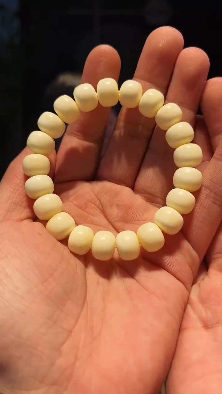 【闪购商品】蜜蜡手串未镶嵌12+大石膏