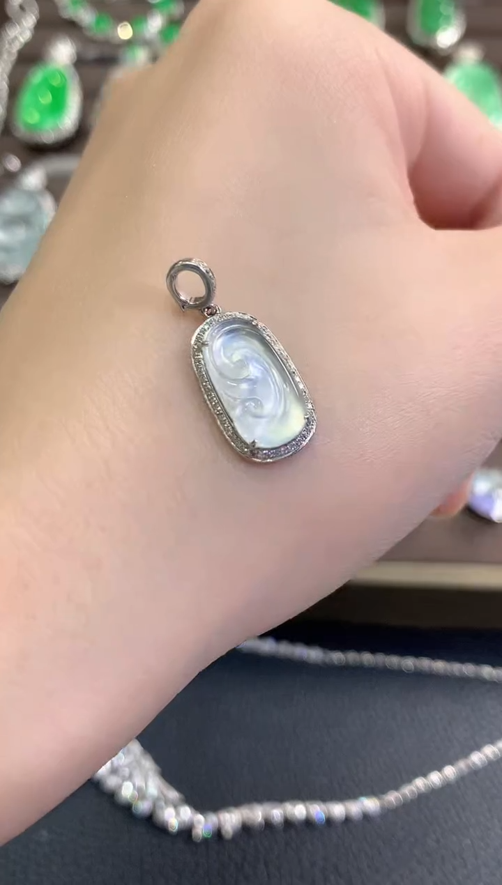 吊坠(不含链)18K金镶嵌翡翠秋日珠宝W5