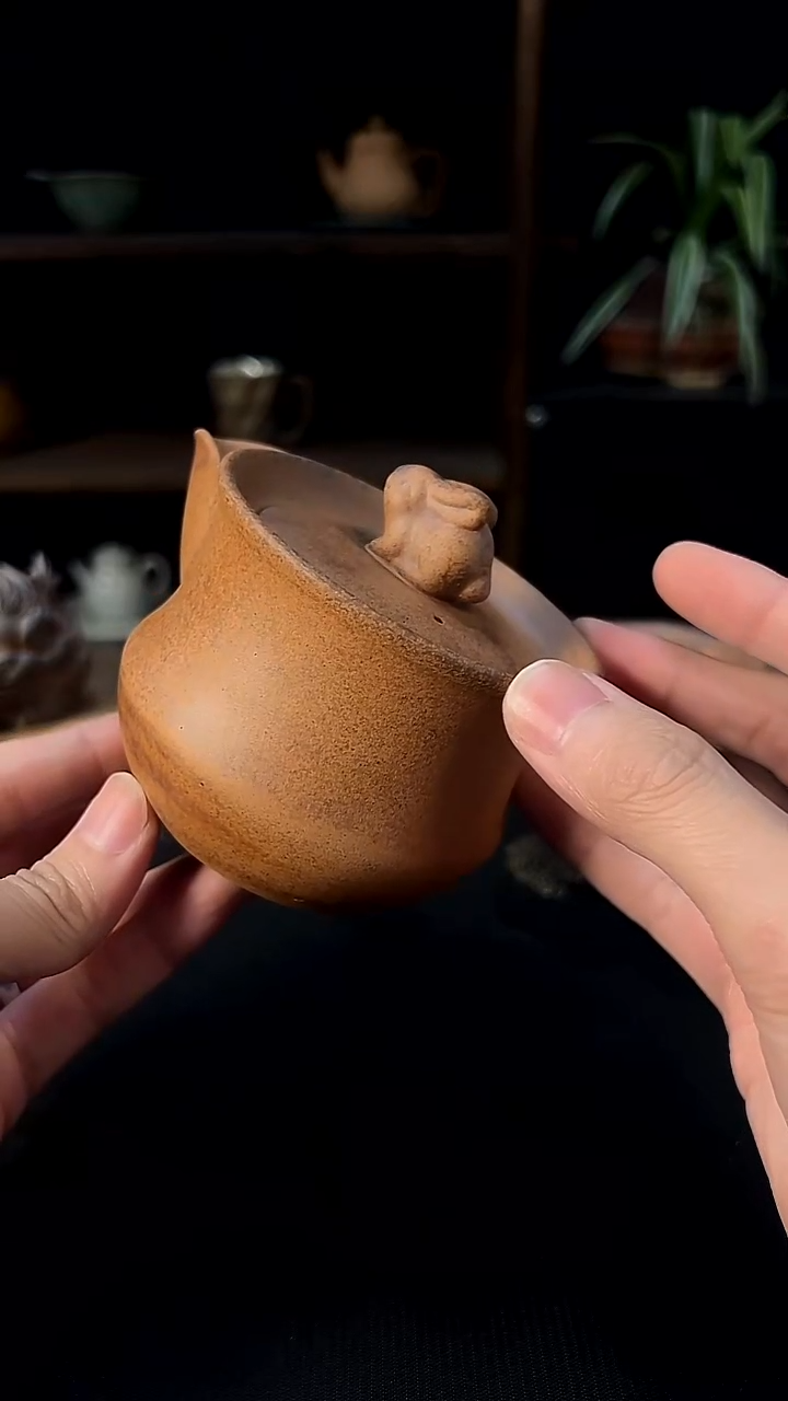 老岩泥粗陶  .玉兔手抓宝瓶200ml