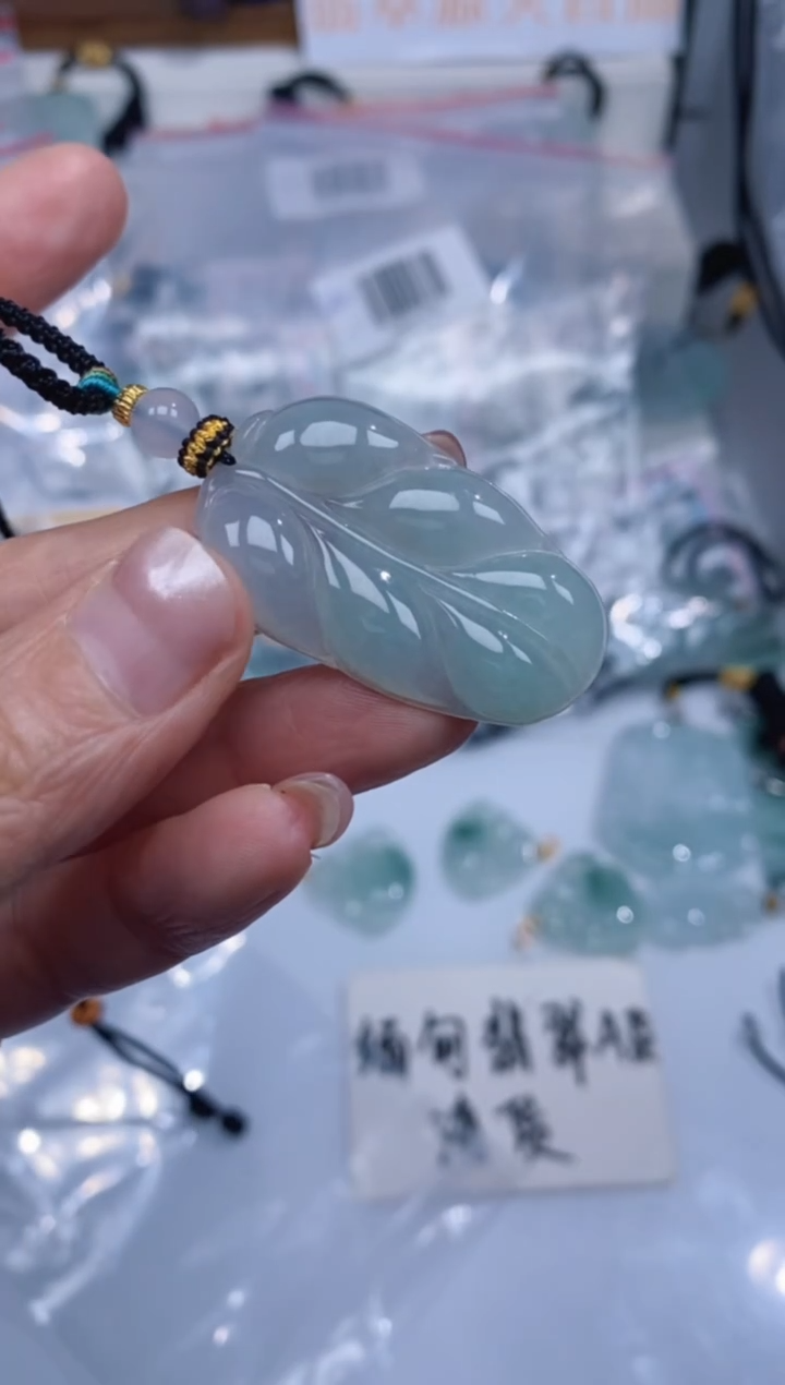 颈饰未镶嵌翡翠吊坠