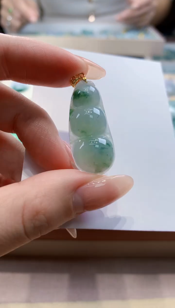 颈饰未镶嵌翡翠天然翡翠挂件  