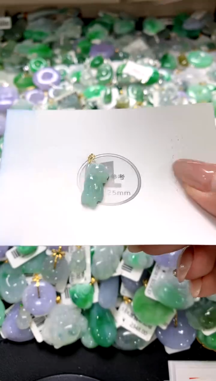 颈饰18K金镶嵌翡翠1111111111111111