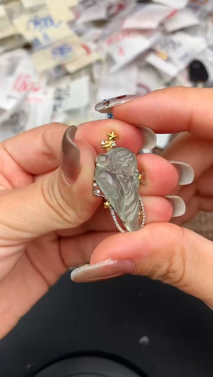 18K金镶嵌挂件翡翠—