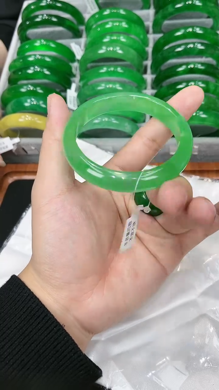 【闪购商品】砖雕s72 冰果绿手镯 圈口61