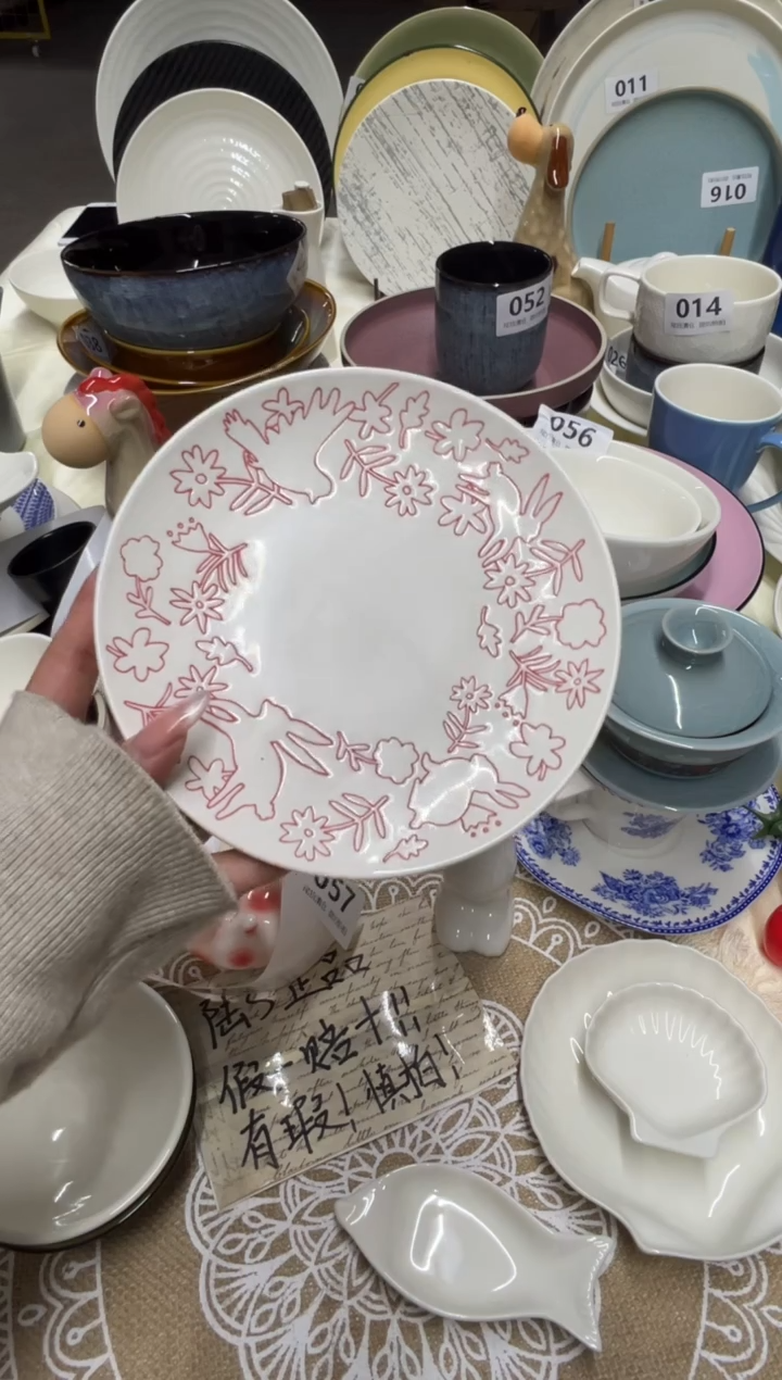 新骨瓷A品 红色 6,25寸 吉祥兔 平盘 全标