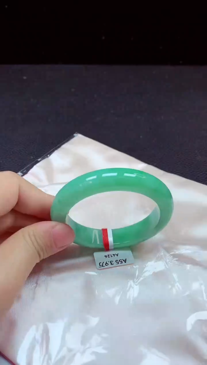 【闪购商品】翡翠手镯未镶嵌镯子55+