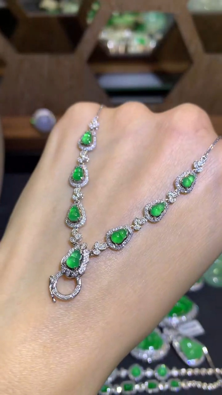 【闪购商品】翡翠吊坠(不含链)18K金镶嵌吊坠