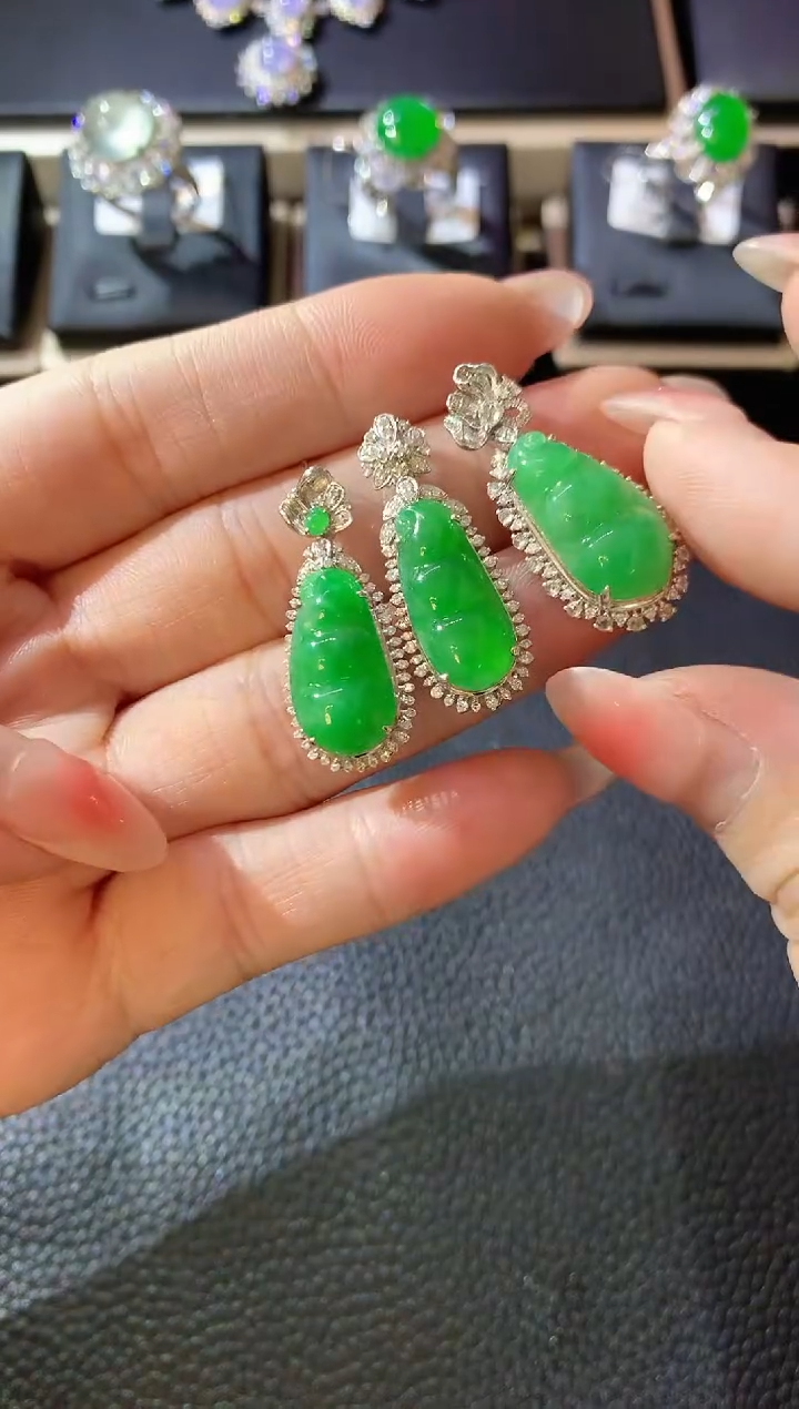 【闪购商品】翡翠吊坠(不含链)18K金镶嵌C24 多样性发货一件