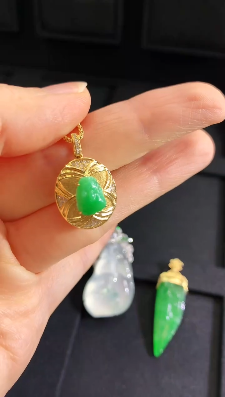 【闪购商品】翡翠吊坠(不含链)18K金镶嵌吊坠