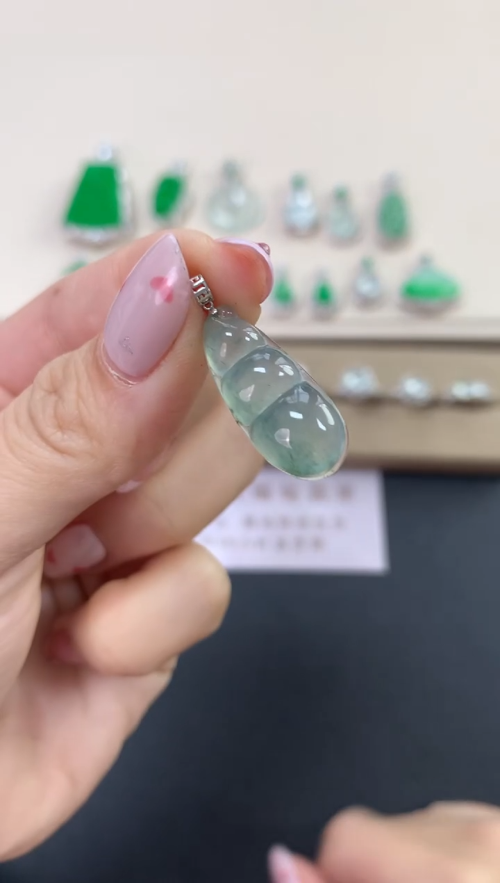 【闪购商品】翡翠18K金镶嵌吊坠(不含链)豆子1580