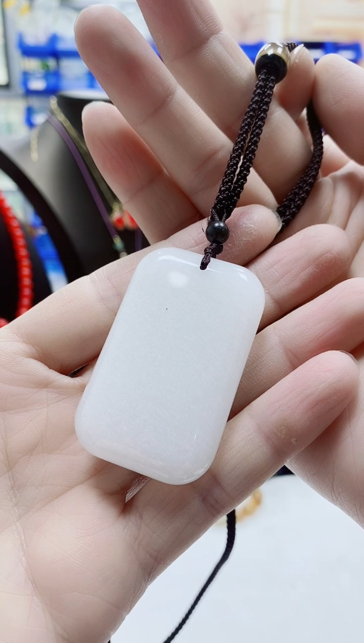 【闪购商品】石英质玉吊坠(赠链)未镶嵌平安无事牌多样性发一件