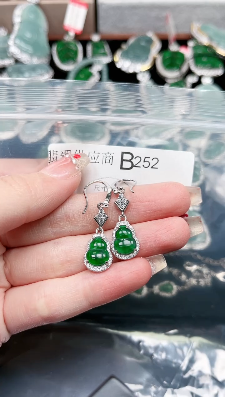 【闪购商品】翡翠颈饰未镶嵌252赠皮绳